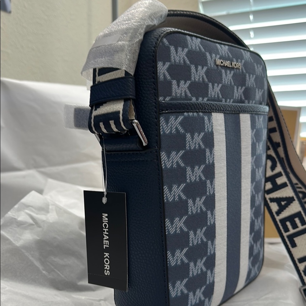 Michael Kors Men's Blue Crossbody Bag - Picture 6 of 9